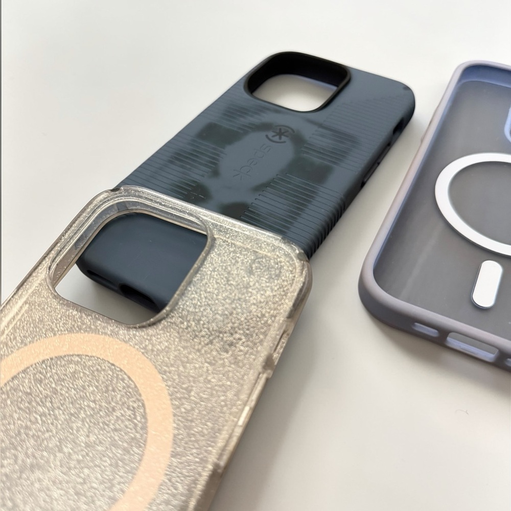4 iPhone 14 Pro phone cases - Picture 4 of 5